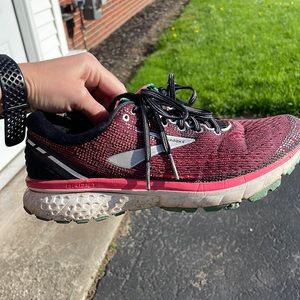 Brooks Ghost 11 womens 9 running shoes